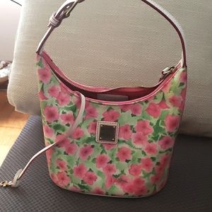 DOONEY & BURKE FLORAL BAG